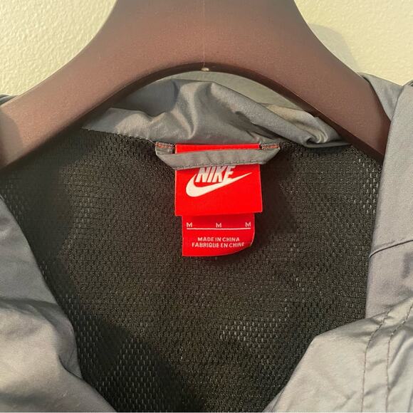 NIKE Women’s Woven T2 Jacket in Deep Pewter and Black Size Large - Picture 10 of 10